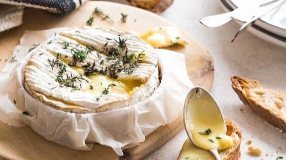 CИРИ З БІЛОЮ ЦВІЛЛЮ