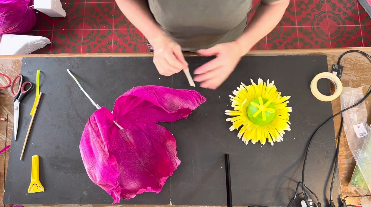 Video corso papavero gigante in carta crespa