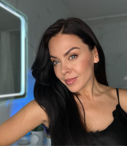 LIFTING MAKEUP AND SELFIE